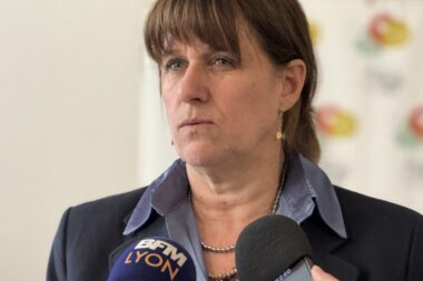 Sainte-Foy-lès-Lyon : large victoire dès le premier tour pour la maire sortante Véronique Sarselli (LR) LR