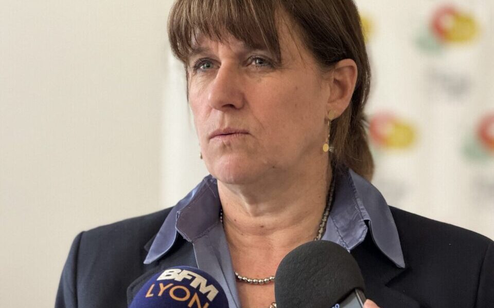 Sainte-Foy-lès-Lyon : large victoire dès le premier tour pour la maire sortante Véronique Sarselli (LR) LR