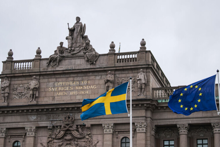 Suède : un projet de loi durcit les conditions de séjour des migrants