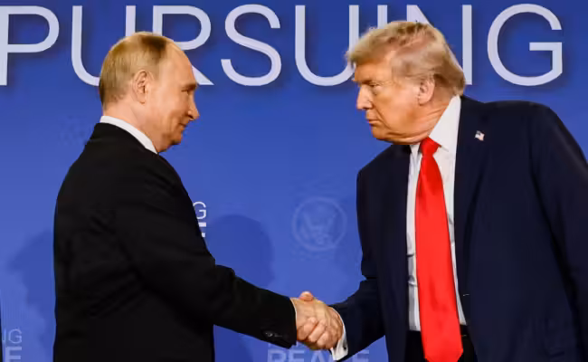 Trump et Poutine discutent des conflits mondiaux alors que Washington envisage d’alléger certaines sanctions pétrolières contre la Russie