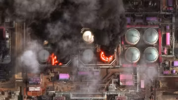 Ukraine frappe un port pétrolier stratégique russe : nouvelles attaques de drones à Oust-Louga