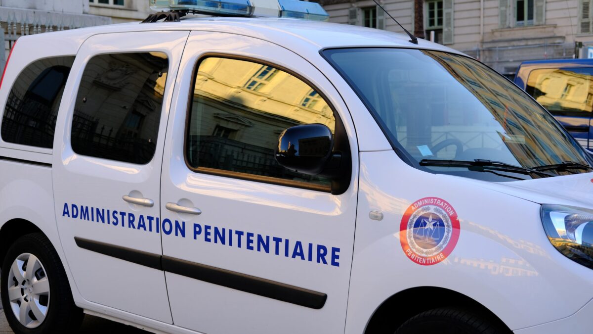 Un détenu s’évade lors d’une sortie culturelle au Louvre