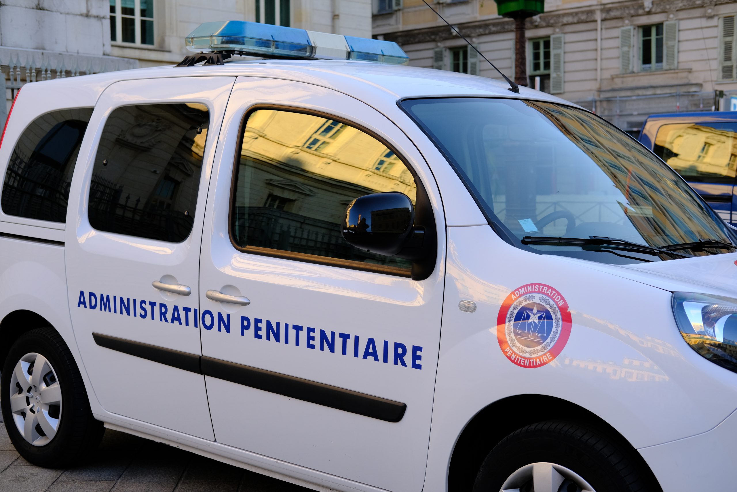 An inmate escapes during a cultural outing to the Louvre