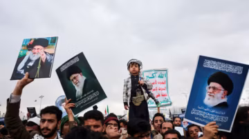 Yémen : les Houthis prêts à entrer en guerre, menace accrue sur le trafic maritime