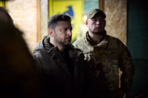 Zelensky au front dans le Donetsk pendant un échange massif de prisonniers entre l’Ukraine et la Russie