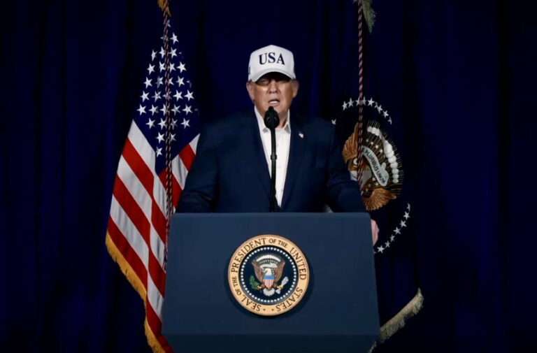 De la prudence à l’escalade : comment Donald Trump en est venu à viser le régime iranien