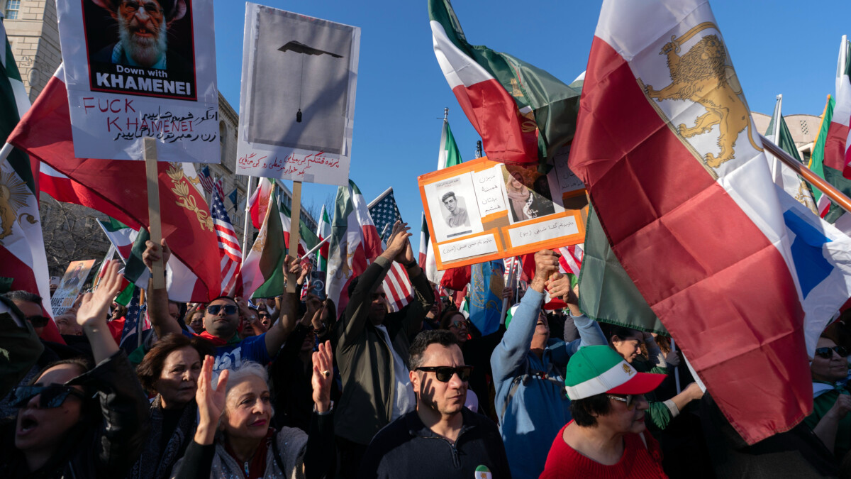 Scènes de liesse en Iran et dans le monde après la mort de Khamenei