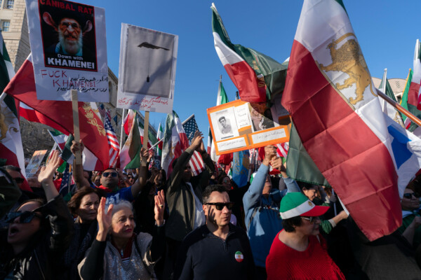 Scènes de liesse en Iran et dans le monde après la mort de Khamenei
