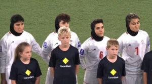 VIDÉO - Quel symbole ! L’équipe féminine d’Iran refuse de chanter l’hymne du régime islamique en ouverture de la Coupe d’Asie