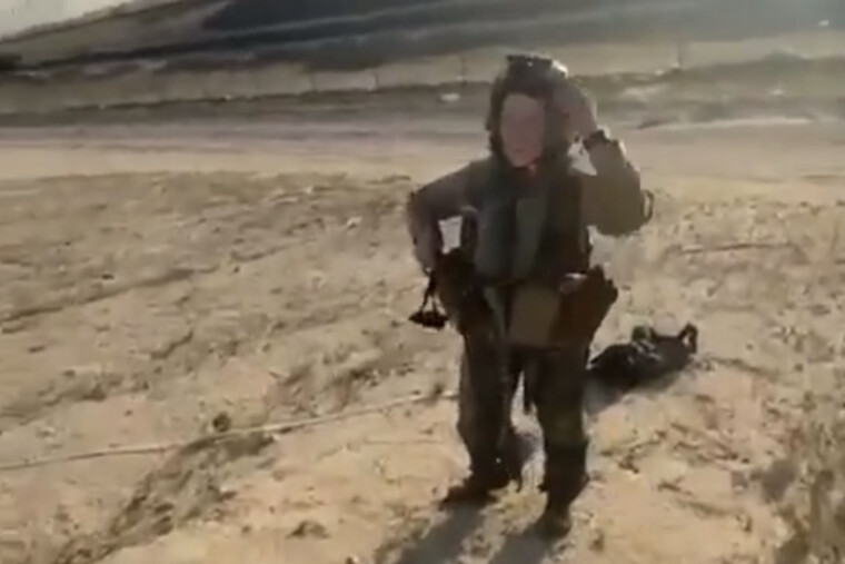 VIDÉO - Un civil koweïtien rassure une pilote américaine après le crash de son avion de chasse