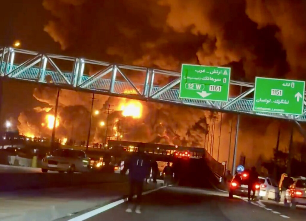 Iran - Téhéran en flammes après des frappes sur une trentaine d’installations pétrolières