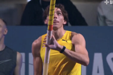 — Saut à la perche : Duplantis améliore une nouvelle fois son record du monde