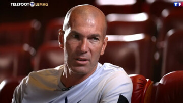 — Zidane se rapproche des Bleus, avec un staff aux accents de France 1998
