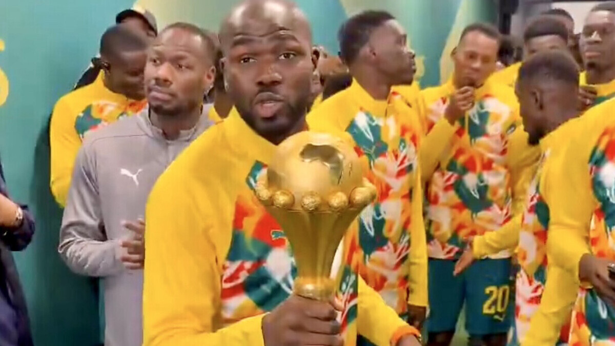 — Le Sénégal exhibe le trophée de la CAN au Stade de France malgré la pression du Maroc