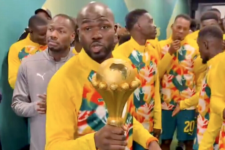 — Le Sénégal exhibe le trophée de la CAN au Stade de France malgré la pression du Maroc