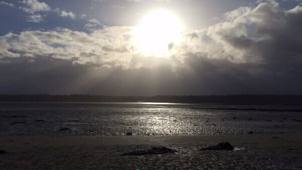 Un mercredi coupé en deux : grisaille persistante à l’ouest, soleil à l’est