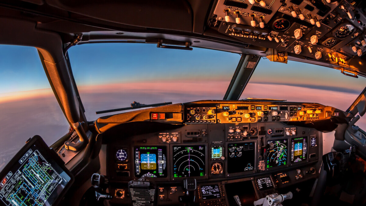 VIDÉO INSOLITE - Des pilotes de ligne aboient et miaulent sur une fréquence d'urgence. Une enquête ouverte