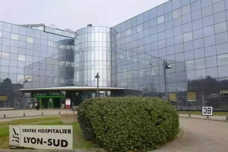 À Lyon, le CHU mise sur la téléconsultation pour freiner le « gaz hilarant »
