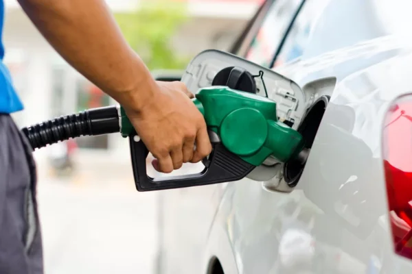 À Saint-Pierre-et-Miquelon, la hausse des carburants fait courir tout le monde à la pompe