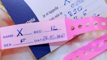 Accouchement sous X: un rapport veut rouvrir l’accès aux origines, sans briser l’anonymat