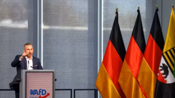 Allemagne : l’AfD atteint un niveau record dans les sondages et creuse l’écart