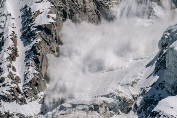 Ariège: un skieur de randonnée tué par une avalanche de classe 4 à l'Endron