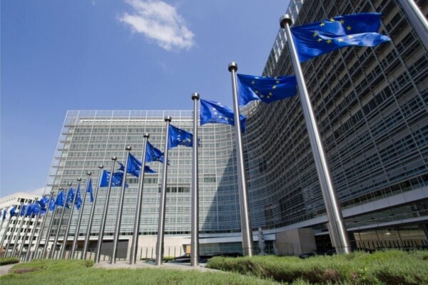Aux frontières de l'UE, le numérique ferme déjà la porte à 27 000 voyageurs