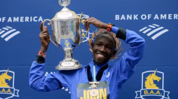 — Boston : le Kényan John Korir écrase le marathon et signe un record historique