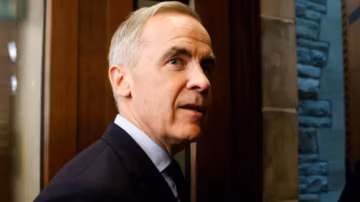 Carburants : le Canada suspend temporairement les taxes pour faire baisser les prix à la pompe