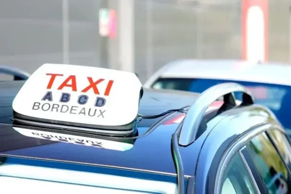 Carburants: les taxis réclament leur part d'aide et mettent en avant le transport sanitaire