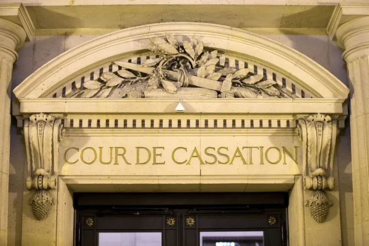 Conjoint salarié: la Cour de cassation allège la preuve, même en entreprise dirigée par l'époux