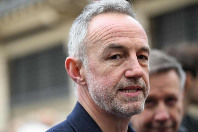 Crise dans les écoles parisiennes : Emmanuel Grégoire sommé d’agir face aux scandales du périscolaire