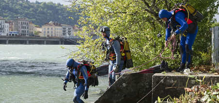 In French rivers, the gendarmerie is following the trail of the missing.