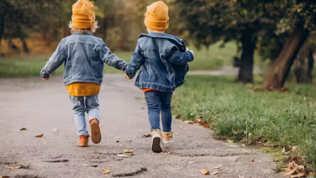 Des prénoms courts et classiques dominent les tendances en 2025