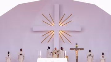 Devant 100 000 fidèles en Angola, le pape appelle à l’unité après des décennies de divisions