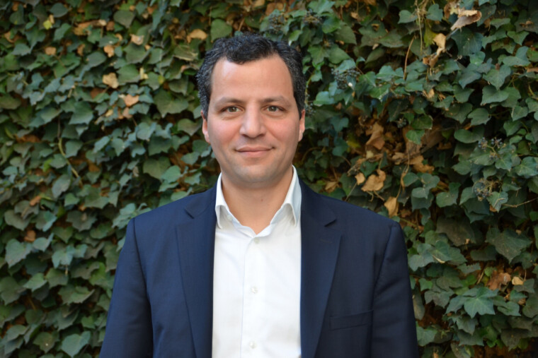 Discriminations à l’embauche : un impact économique et social persistant selon le philosophe Karim Bouhassoun