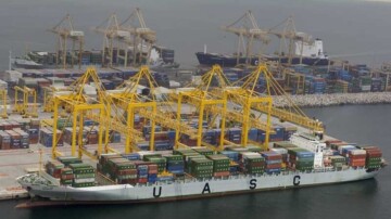 Émirats arabes unis : un port stratégique visé par une attaque, quatre blessés