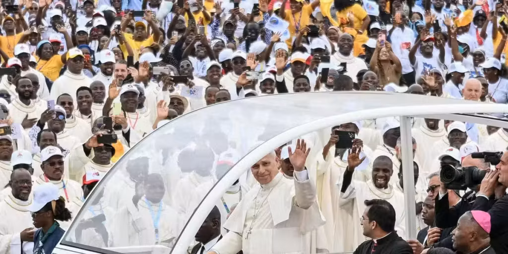 En Angola, une messe géante rassemble des milliers de fidèles autour du pape Léon XIV
