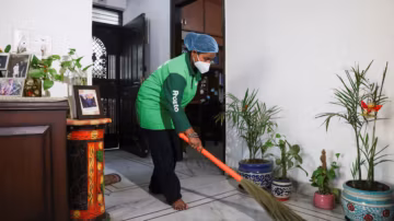 En Inde, les services de ménage à 1 dollar séduisent malgré des risques pour la sécurité