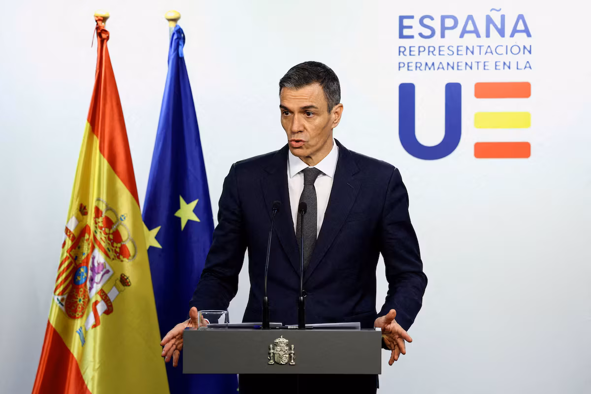 Spain: Pedro Sánchez's pacifist stance is gaining traction, while the far right is losing ground in the polls.