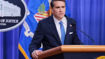 États-Unis : le ministre de la Justice par intérim défend le droit de Trump d’influencer les enquêtes