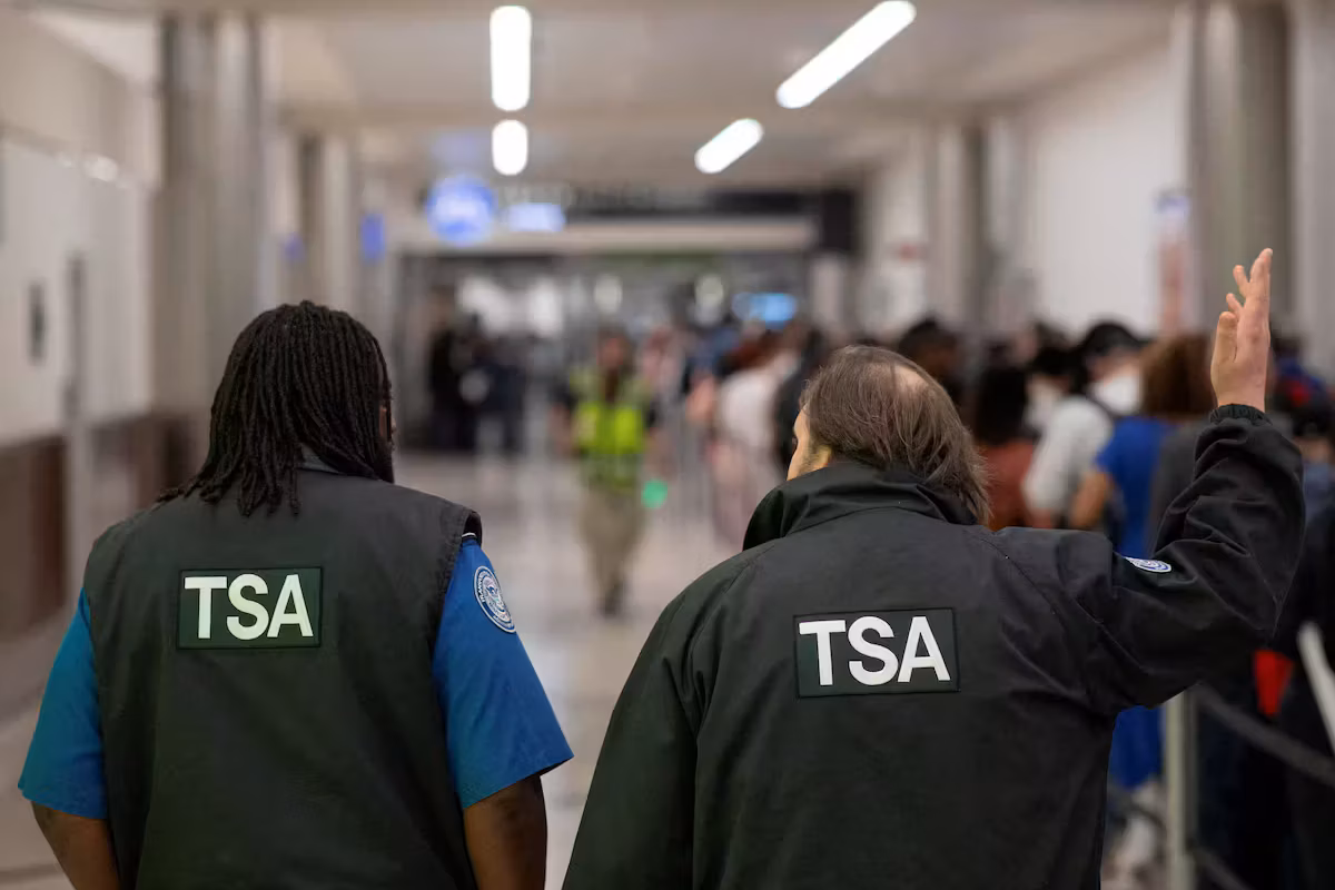 États-Unis : plus de 1 000 agents de la TSA quittent leurs postes en pleine crise budgétaire