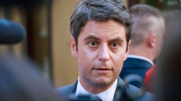 Gabriel Attal accélère sa stratégie présidentielle avec la sortie d’un livre