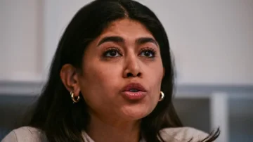 Rima Hassan : l’enquête pour détention de drogue classée sans suite après sa garde à vue pour apologie du terrorisme