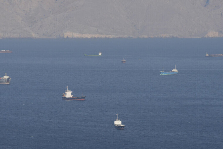 Golfe d’Oman : les États-Unis interceptent et prennent le contrôle d’un cargo iranien, annonce Donald Trump