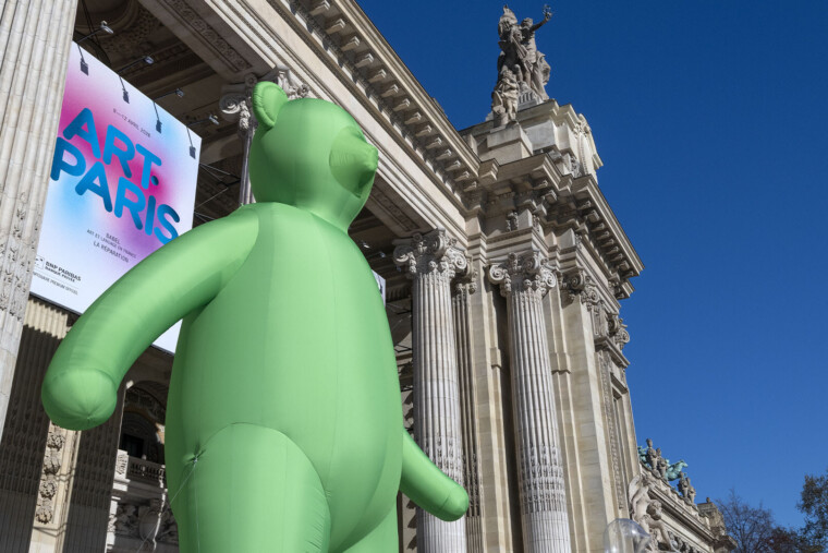 Au Grand Palais, les ours géants de Fabrice Hyber portent un message écologique