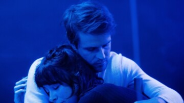 “Taxi Story”, un huis clos maîtrisé qui fait du temps un terrain de jeu théâtral