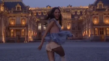 Olivia Rodrigo tourne “Drop Dead” au château de Versailles