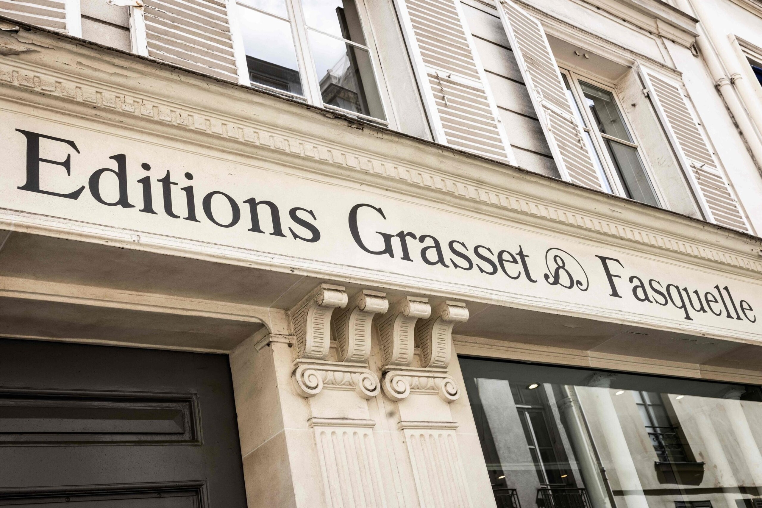 Following Grasset, 300 authors are calling for a conscience clause