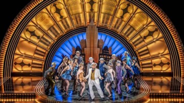 “Top Hat” au Châtelet : une comédie musicale portée par la danse et les claquettes